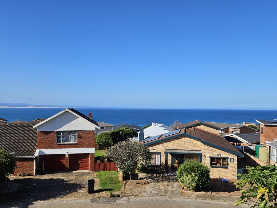 4 Bedroom Property for Sale in Wavecrest Eastern Cape